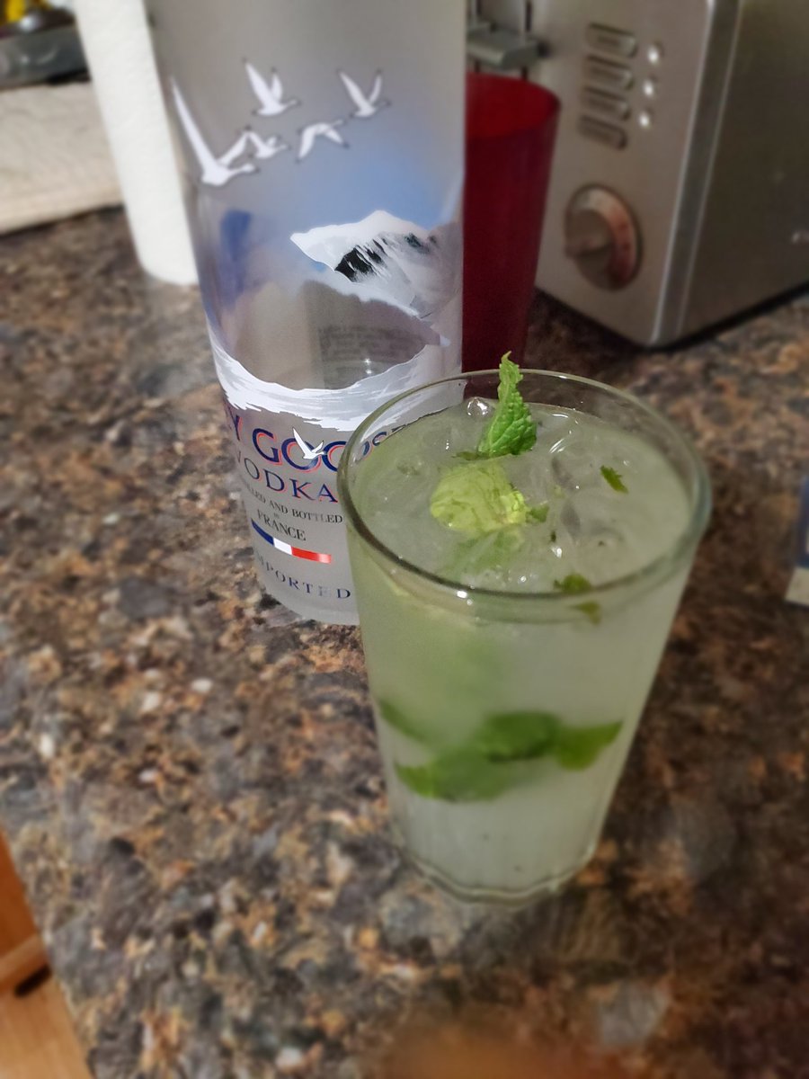 Sometimes you just need a lil something something, for me a mojito or two will definitely do.
#homebartender