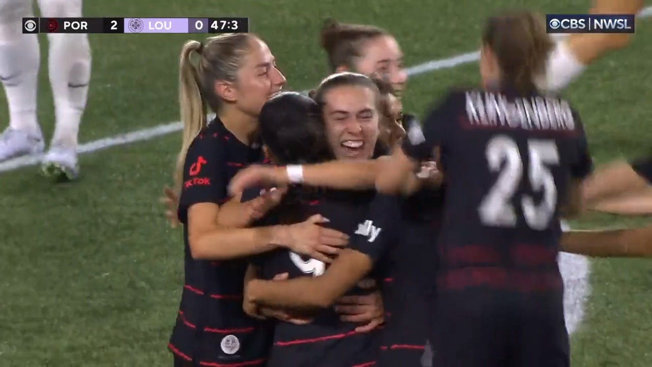 Annnnddd just like that Sam Coffey gets her first NWSL goal!

@ThornsFC came out of halftime FLYING”