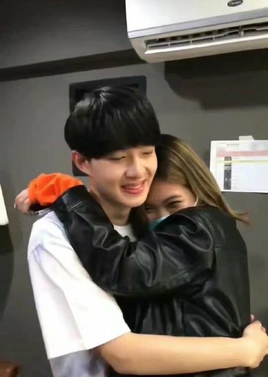 macaronstea's tweet photo. @CwrNew only need @giggasabiyong to support him, such sweet lovers. https://t.co/Wg9FxKtdmM
