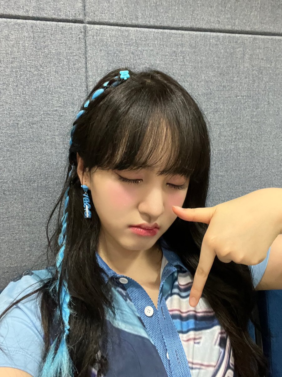 1121FOLDER's tweet photo. #LIZ in blue 🫶🏻 https://t.co/EyPqiWNzGI