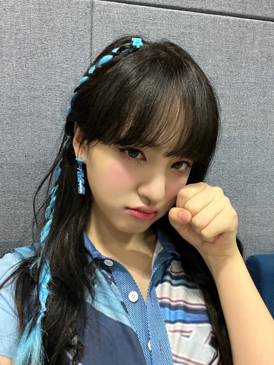 1121FOLDER's tweet photo. #LIZ in blue 🫶🏻 https://t.co/EyPqiWNzGI