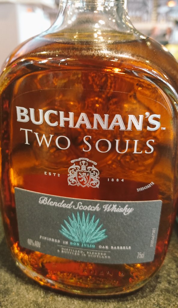 ClaudiaRinconC's tweet photo. Cuando uno quiere mucho algo, la energía conecta
No esperé a que llegara a Colombia y lo probé antes 🤤 #CompartirElAlma @BuchanansCol @DiageoCOL
Deseé tanto esto tan mundano, que estoy deseando fuerte para que, también, la energía me conecte así con cosas trascendentales
💥🪄 https://t.co/2PQC3TzuzJ