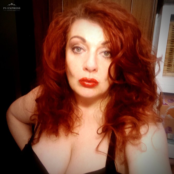 Un selfie dedicato a tutti voi &hearts;️&hearts;️&hearts;️&hearts;️&hearts;️&hearts;️&hearts;️&hearts;️&hearts;️  https://t.co/LjVaj9722N   #selfie #fotos #boccarossa<a href="/tag/selfie"class="tags"><span>#selfie</span></a><a href="/tag/model"class="tags"><span>#model</span></a><a href="/tag/actress"class="tags"><span>#actress</span></a><a href="/tag/film"class="tags"><span>#film</span></a><a href="/tag/star"class="tags"><span>#star</span></a><a href="/tag/foryou"class="tags"><span>#foryou</span></a><a href="/tag/redhair"class="tags"><span>#redhair</span></a>