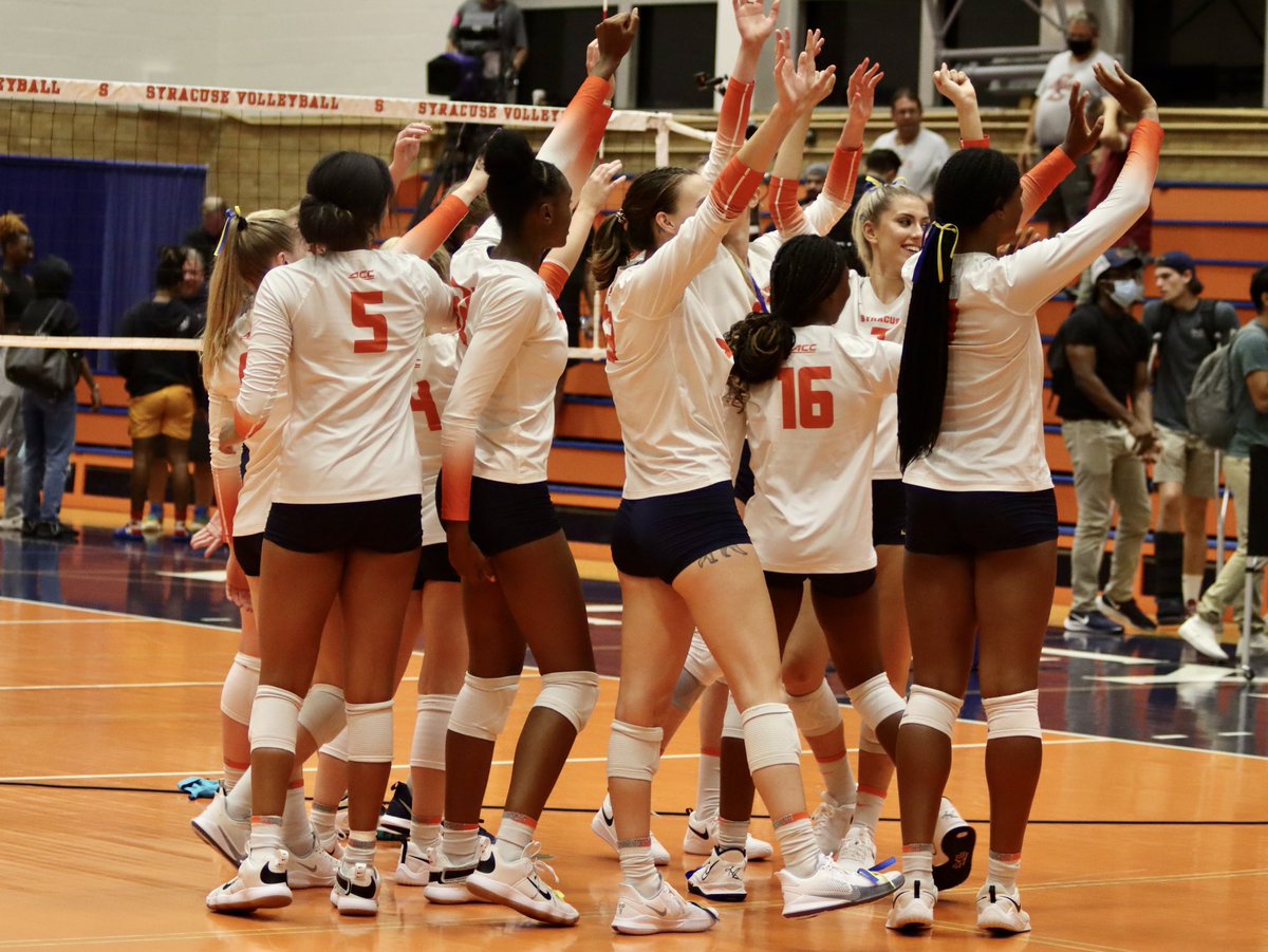 LukewSchwartz33's tweet photo. 5-Set Thriller! 🍊

@CuseVB took the 5th set 19-17 in front of a packed crowd!

@pilogeaa11 16 Kills, 11 Digs ELECTRIC
@bre_walp 5 MONSTER blocks
Riley Hoffman 23 AST !
Viktoriia Lokhmanchuk 14 Kills on Ukraine Night! 🇺🇦 

@McAllisterMike1 @SyracuseOnFN
@NewhouseSports 

1-0 ACC! https://t.co/cdoOGggNwa