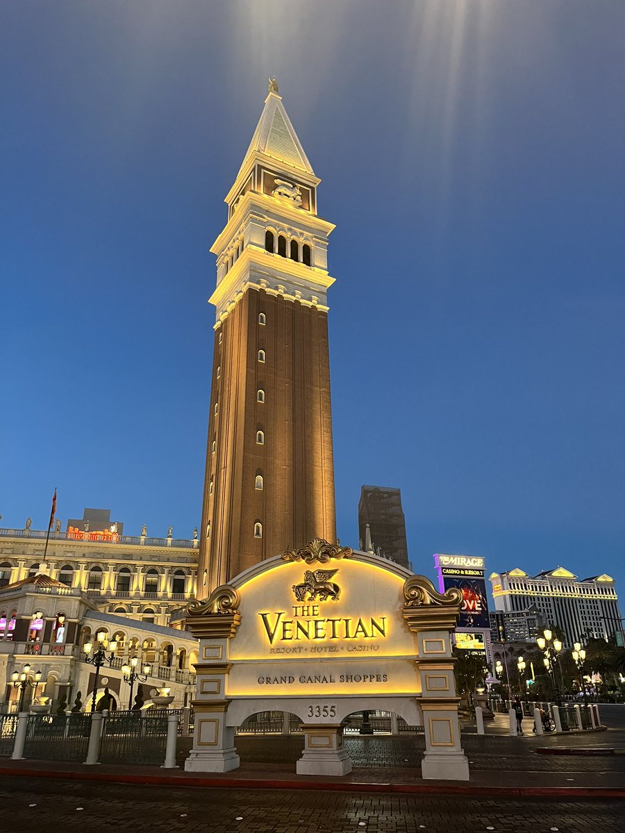gemmabaxter_'s tweet photo. Las Vegas is a hit! The 5:30am jet lag walks especially … https://t.co/0I83FiYR7E