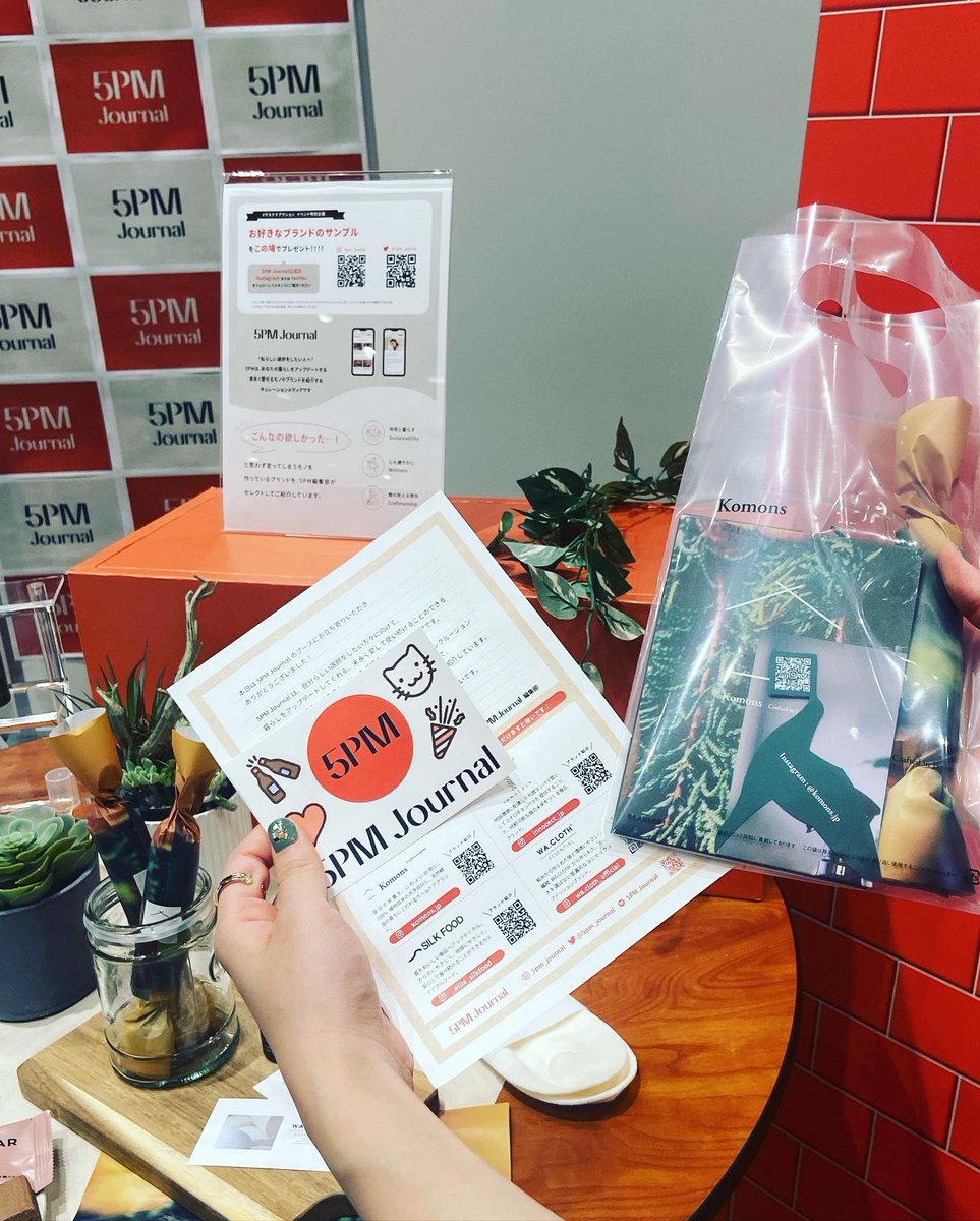 moa_fuzisaki82's tweet photo. ✨@sustaina.action✨
#5pmjournal
@5pm_journal✨さん
イベントブース訪れました🫶💓5PMさんは「こんなの欲しかった❗️」モノと巡り合わせてくれる場所です😇お土産の #komons 🍃マスクミストにして愛用してます😷
#サステナアクション
#サステナブル #sdg
#サステナブルな暮らし
#恵比寿 #ebisu https://t.co/Dw42wmEXAb