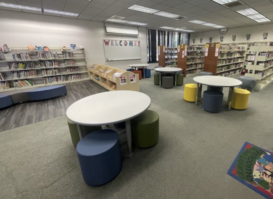 vusdlibraries's tweet image. Hurley’s library got a mini-modernization last week! From a static computer lab space to a modern library space ready to flex for today’s learners. We’re excited to see the Hawks in their new space! @visaliausd #schoollibrarydesign  @Hurley_School