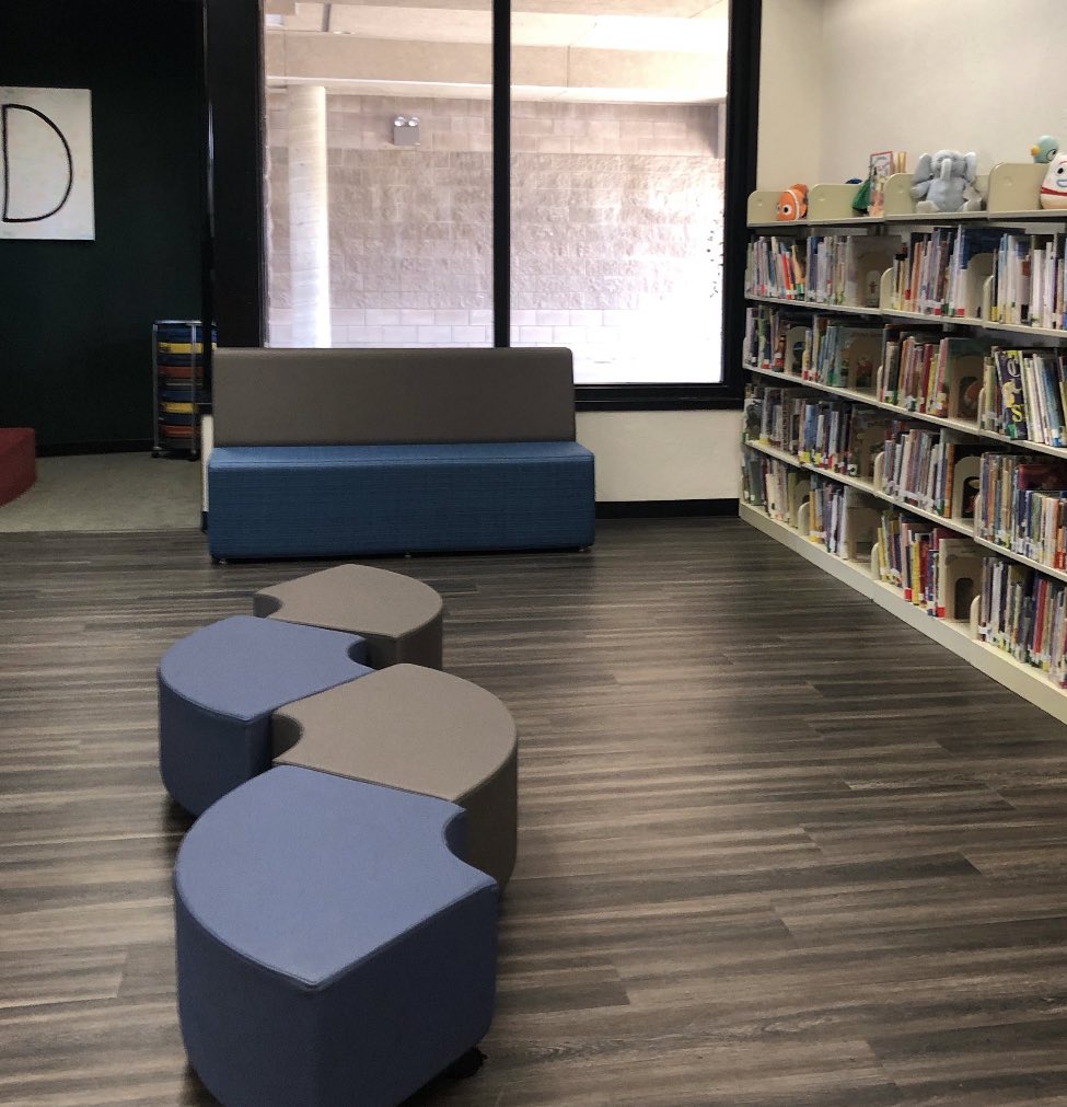 vusdlibraries's tweet image. Hurley’s library got a mini-modernization last week! From a static computer lab space to a modern library space ready to flex for today’s learners. We’re excited to see the Hawks in their new space! @visaliausd #schoollibrarydesign  @Hurley_School