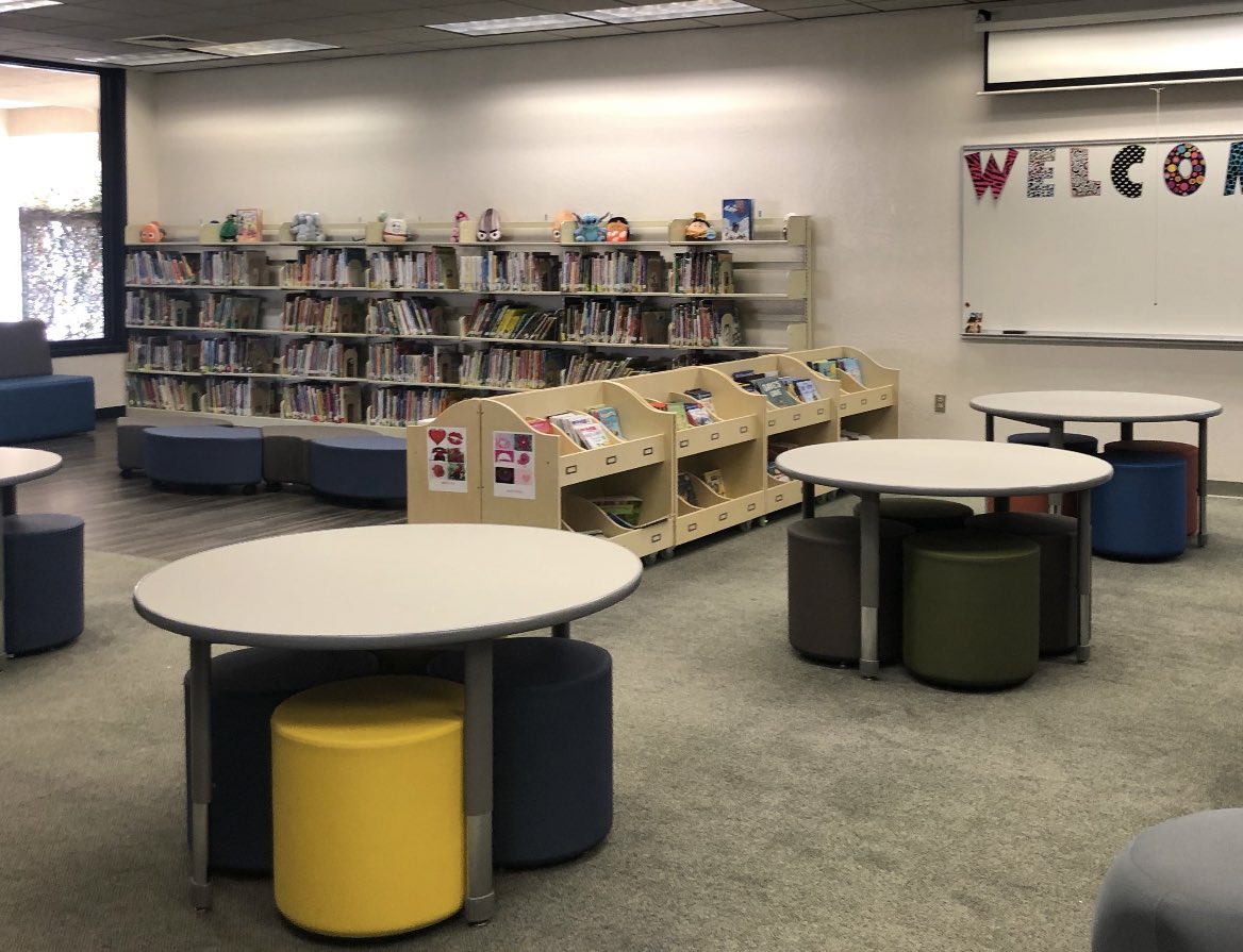 vusdlibraries's tweet image. Hurley’s library got a mini-modernization last week! From a static computer lab space to a modern library space ready to flex for today’s learners. We’re excited to see the Hawks in their new space! @visaliausd #schoollibrarydesign  @Hurley_School