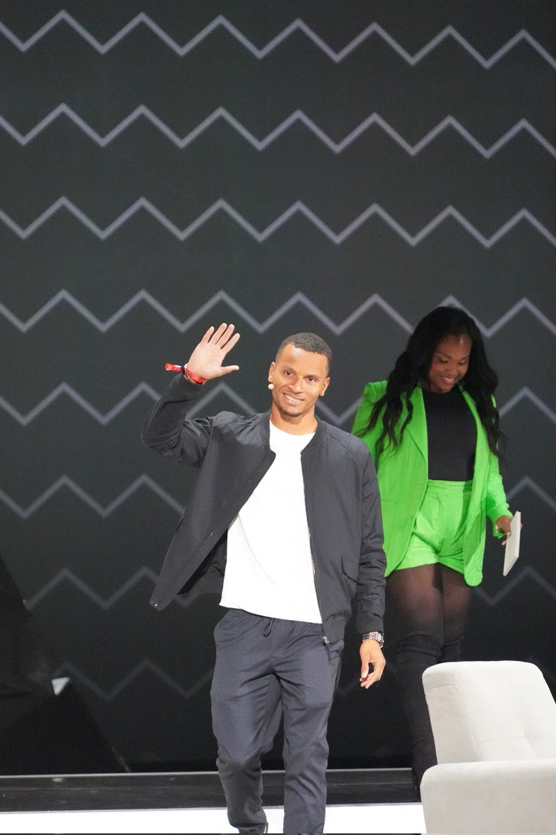 GautamSVS's tweet photo. I’ve been a huge fan of Andre De Grasse and to see him in person was unreal. Such an inspiration! #andredegrasse https://t.co/kzZn4qb7UZ