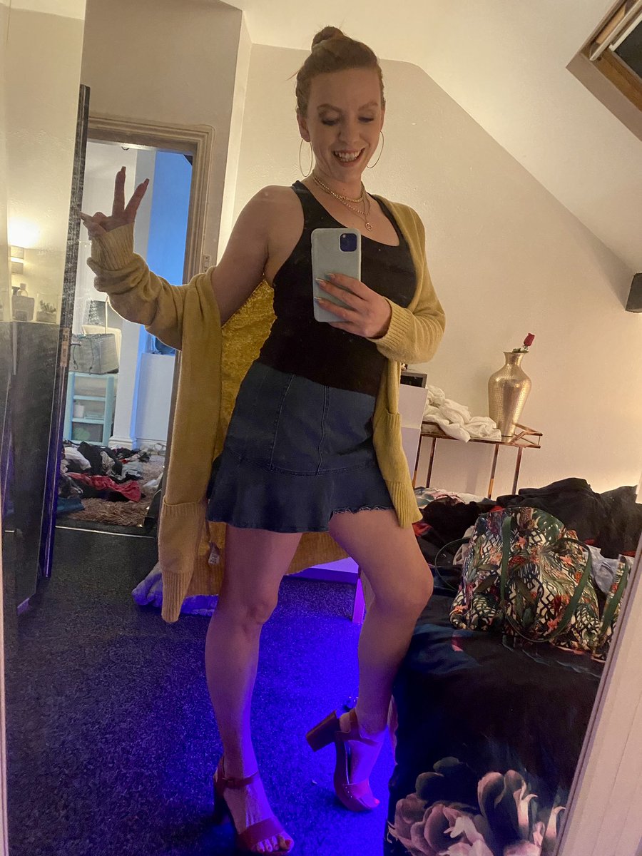 Stardust_Kink's tweet photo. Same me, still slightly messy, probably kinkier… definitely crazier… most importantly, a whole lot fucking happier 😍🫶  #HippieLife?! https://t.co/OOtbGSiP7o