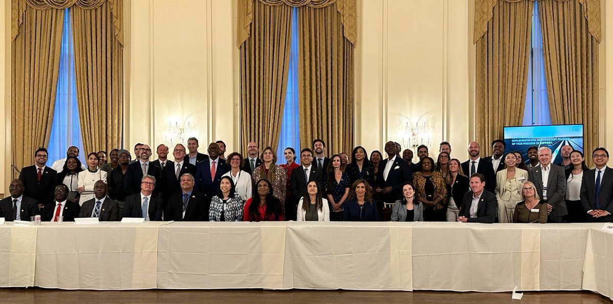 DamilolaSDG7's tweet photo. Excellent conversations at the roundtable on private sector, #finance and government focused on achieving #energyaccess and transitions as well as #energycompact commitments. 

@SEforALLorg @UN_Energy 
#UNGA https://t.co/CpQrhwPh0V