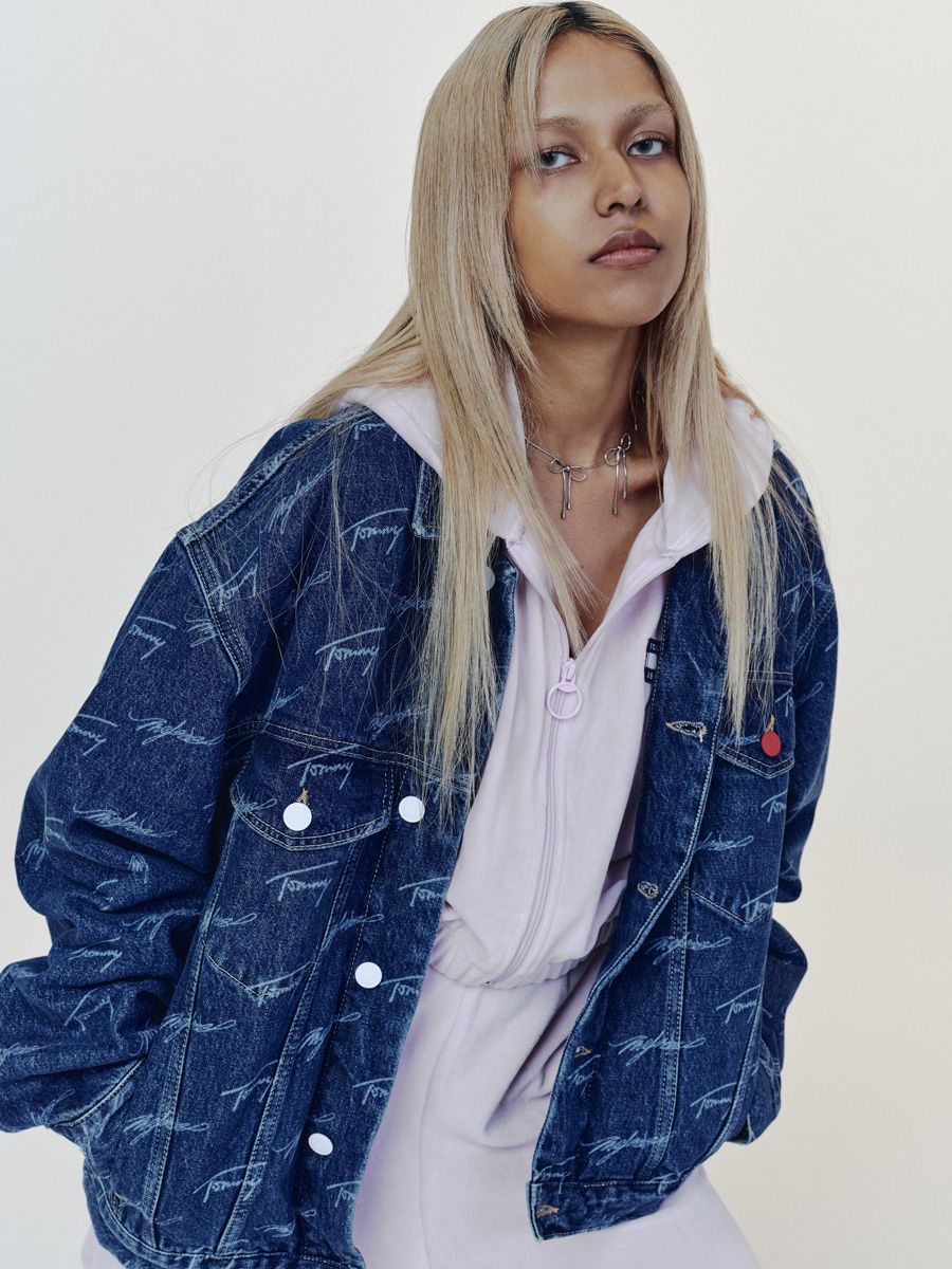 wwd_jp's tweet photo. 【本日発売】「トミー ジーンズ」×「マイン」の初コラボ　ビジュアルには磯村勇斗や吉村界人らが登場
https://t.co/YEdIaVIDto https://t.co/ijaoXvQeWI