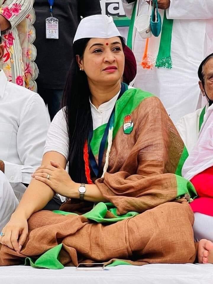 71Bhanwarsa's tweet photo. अपनी बेबाक़ आवाज़ की धन्नी बहन कॉंग्रेस नैत्री @LambaAlka जी को ढेर सारी बधाई । https://t.co/3wW0oUXUOV