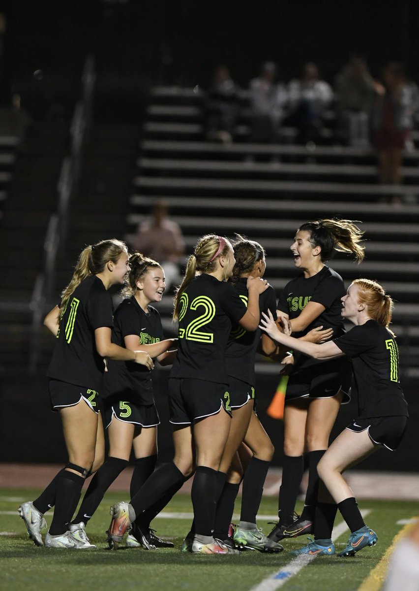 CandidEyePhoto's tweet photo. Abi Cox puts JHs up 1-0 with 17:00 left | #JesuitCrusaders vs #GrantGenerals @JesuitHighPDX @TheSaderNation @SBLiveOR @OSAASports #OSAA #GoSaders #SaderNation #opreps
(📷©️https://t.co/4EfRFF3LFU) https://t.co/O4Xr8mi4SF