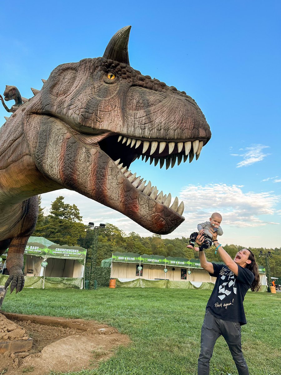 SullivanKing's tweet photo. Baby’s first dinosaur🥹 https://t.co/K06wXk5oc6