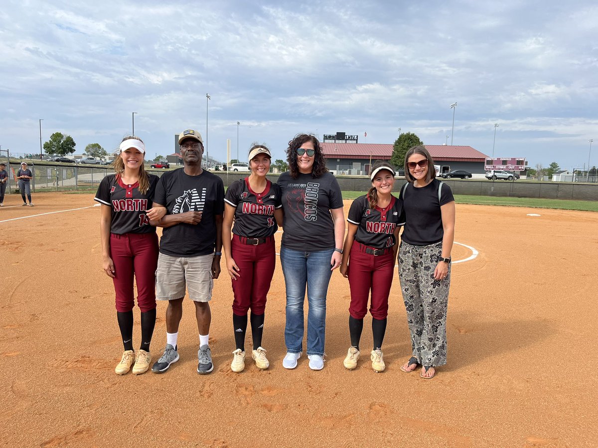 Teacher appreciation night for Bronco softball seniors! Thank you to all teachers for supporting our girls! Go Broncos! #Family