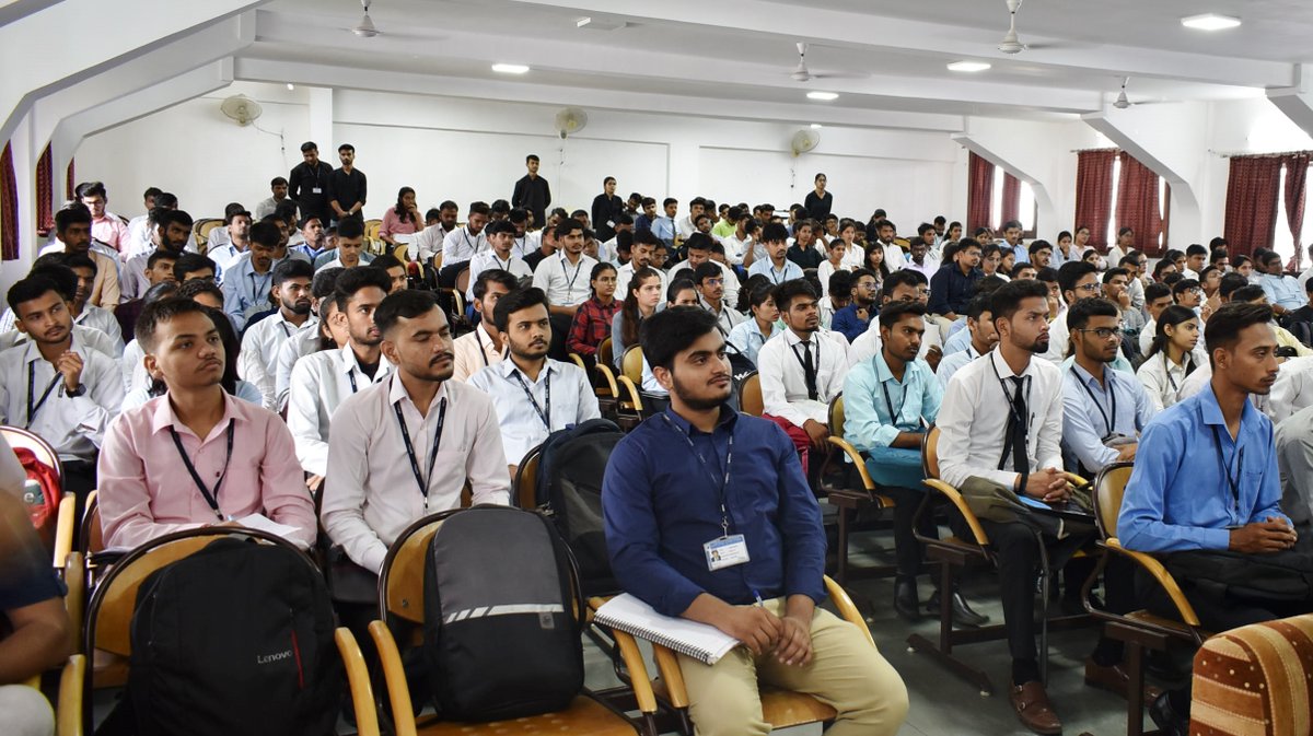 SagarCollege's tweet image. Sagar Group of Institutions - SISTec witnessed the Campus Placement Drive of Argusoft on 20th September.
🌐 T&P: sistec.ac.in/training-and-p…
🌐 Website: sistec.ac.in
#argusoft #ProgrammerAnalyst #CampusDrive #PlacementDrive #campusrecruiting #engineering #college