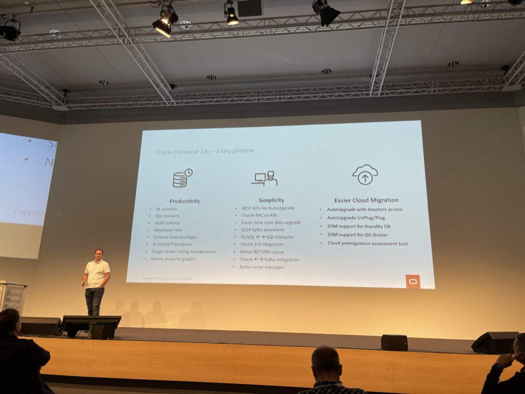phsalvisberg's tweet photo. Session keynote: New and cool features for developers in Oracle database by @GeraldVenzl at #DOAG2022 

Expected new features in @OracleDatabase 23c.

A thread. (1/17) https://t.co/h1OAtfRIyX