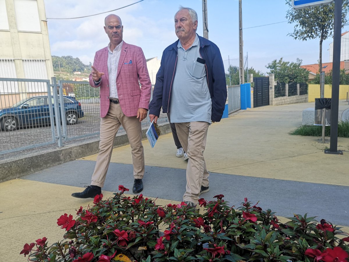 depo_es's tweet photo. ➡️#DiaMundialSenCoches 🚙
Visitamos #PontevedraProvincia para percorrer actuacións de recuperación do #EspazoPúblico para as persoas impulsadas pola @depo_es. O vicepresidente Mosquera visita a Rúa da Pedra en #Bueu, reformada co #DepoRemse
#ModeloÁgora #AsPersoasPrimeiro
👫🚴🚌 https://t.co/QzAau1xSft