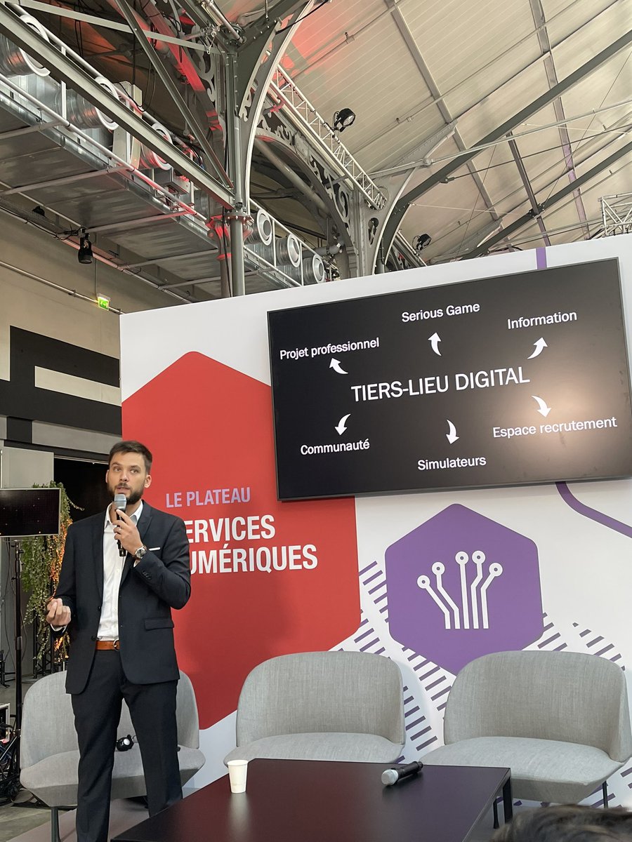 #PrinTerr maintenant Alexandre Poncelet nous présente le @ReseauE2CFrance pour parler des écoles de la deuxième chance dans le cadre de #deffinum 🎤