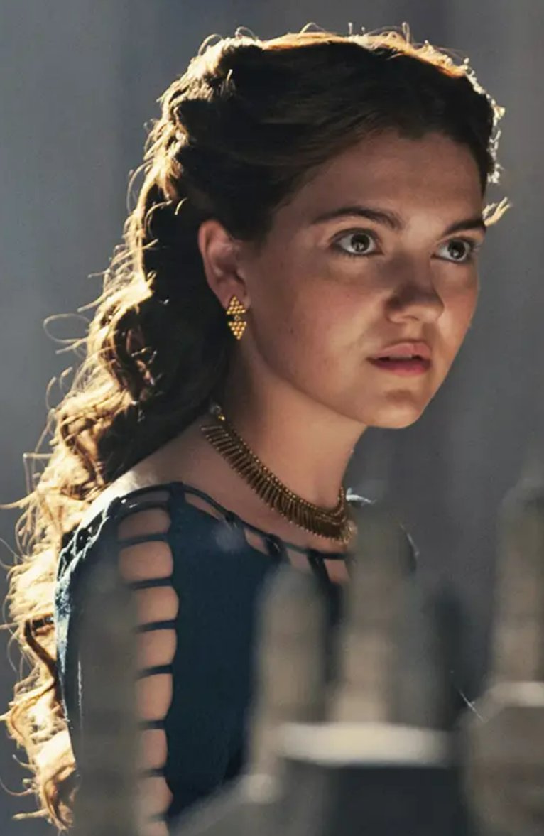 HeyitsSuyin's tweet photo. Young Alicent's actress could also pass as a young Catelyn Stark 🤔 
#HouseOfTheDragonHBO 
#AlicentHightower https://t.co/BRNqsPksHD