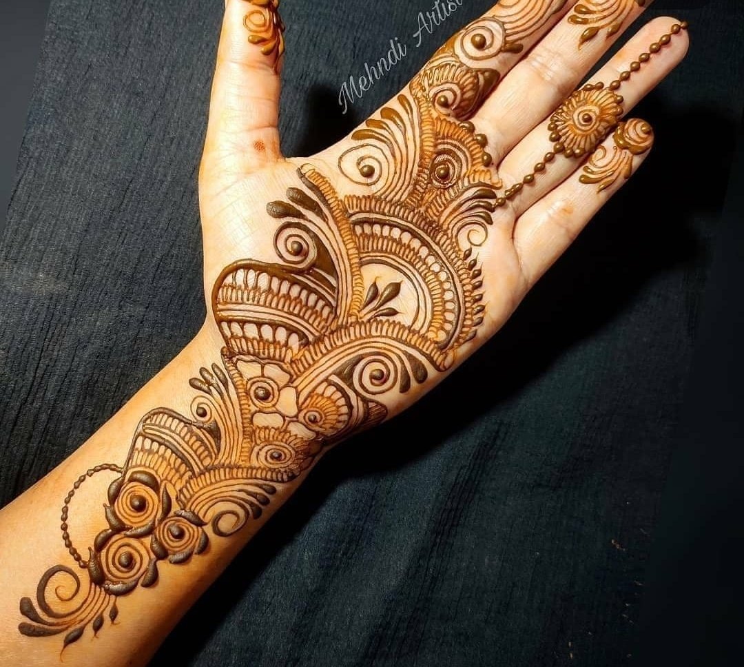 #mehndi #mehendidesigan #bridemehndi #simplemehndi #indianculture #traditionalart #mehndiart #mehndiartist #beautifulmehndi #uniquedesignofmehndi