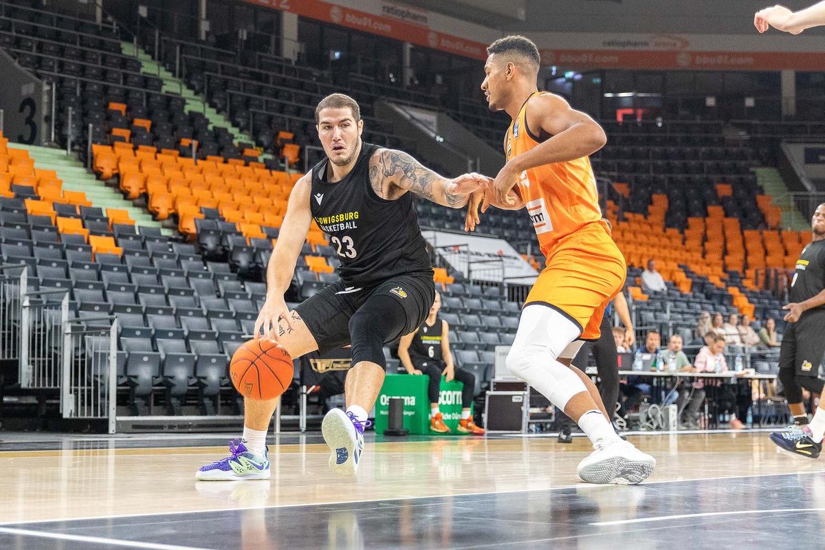 MHP_RIESEN's tweet photo. 🏀Erfolgreich haben die RIESEN gestern Abend in @ratiopharmulm gespielt und gewannen mit einem Endstand von 93:102 das Spiel.🏀
@justin_johnson23 erzielte 19 Zähler und war damit der Top-Scorer der RIESEN.
📸 sascha.walther
___________
#ihrundwir #allesfürgelb #mhpriesen https://t.co/6885jPzcnZ