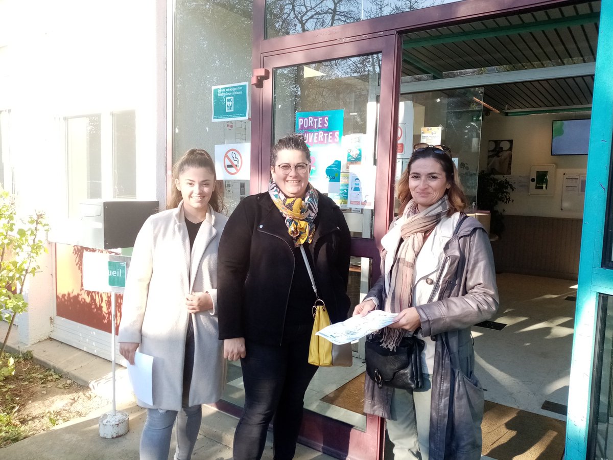 vlnchartres's tweet photo. 👉Ce matin, @avecpoleemploi les conseillères #CEJ accompagnent les jeunes demandeurs d'emploi aux JPO de l'@Afpa_Formation #chartres démonstrations simulations jeux #formation #orientation @F_Gaussens @poleemploi_RCVL https://t.co/r1Rm2YL9cT