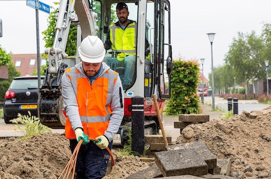 Aanleg glasvezel op Terschelling door Glaspoort gestart: Glaspoort start met de aanleg van glasvezel op Terschelling. De aanleg van de glasvezelkabel wordt door Glaspoort verzorgd voor zowel bewoners als ondernemers in de kernen en het buitengebied van… dlvr.it/SYnDmt