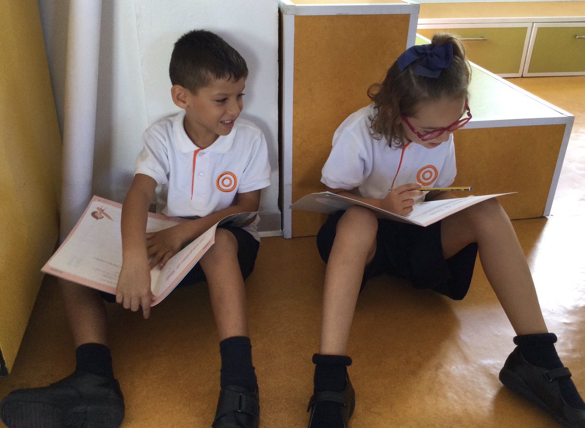 adelinacc1's tweet photo. @NazaretArrecife 
Nos ponemos las gafas de los buenos lectores y en parejas leemos en diferentes rincones de la clase.
@Teacher_Andrea_ @RaquelR84428034 https://t.co/pHGIdWeiAz