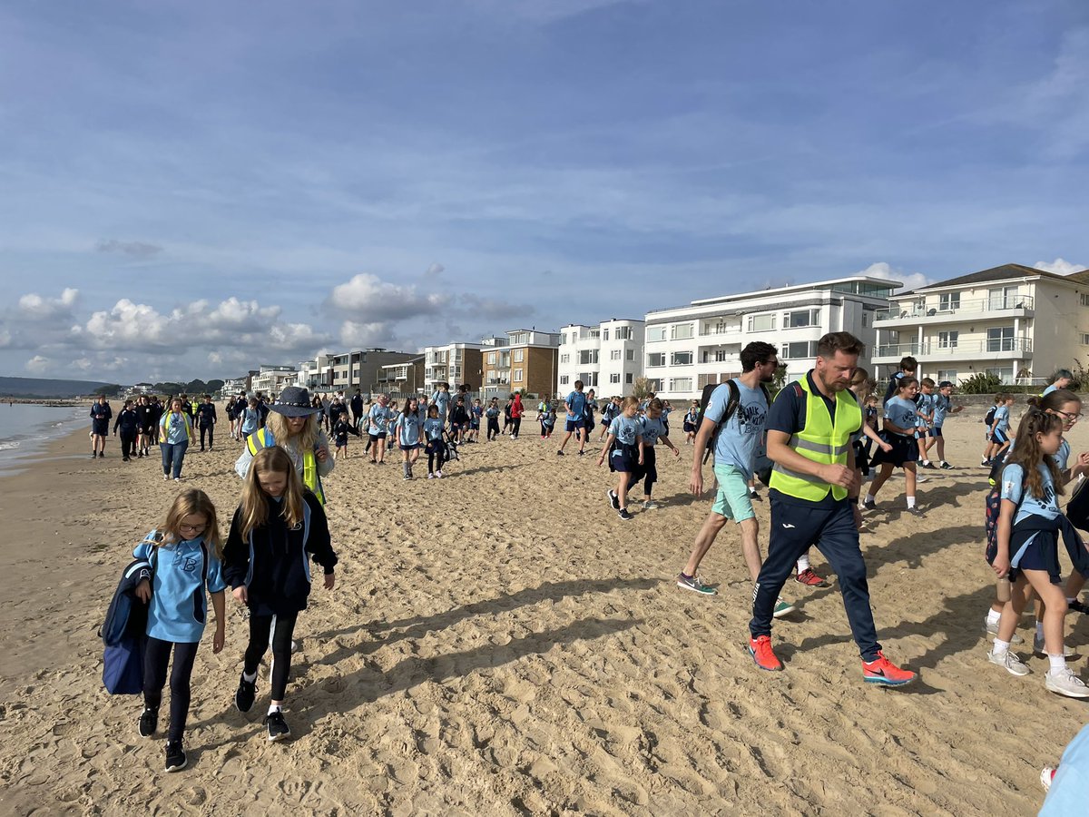 BCSPrepHead's tweet photo. And we’re off! #walkwithbcs #Willdoes @BCSPrep https://t.co/Ckpl1a9kB7