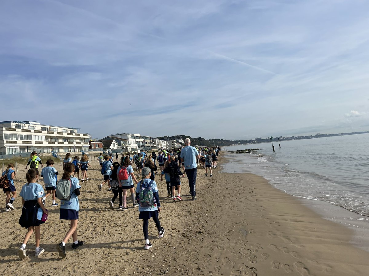 BCSPrepHead's tweet photo. And we’re off! #walkwithbcs #Willdoes @BCSPrep https://t.co/Ckpl1a9kB7