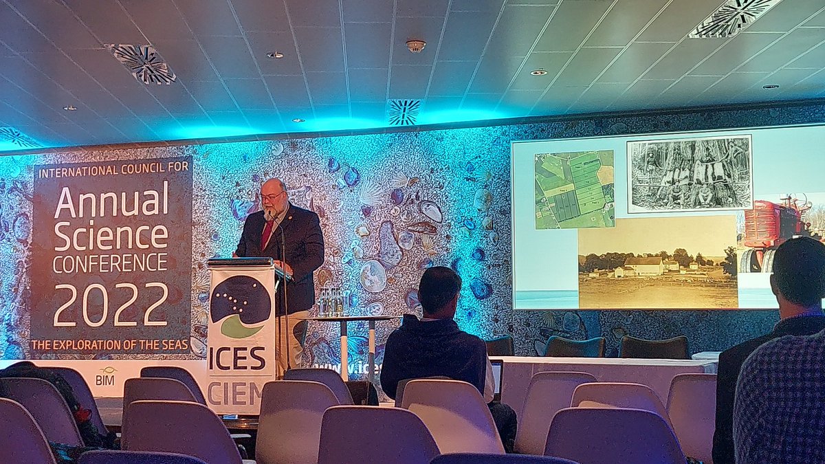 Jason Link (NOAA) takes us through 
why we keep missing key dimensions, focuse at wrong scales, committing   reductionism?
Yes! We need to reevaluate temporal and spatial scales of data and assessments... prioritising where the uncertainties are largest!
#ICESASC22 <a href="/MarineInst/">Marine Institute</a>