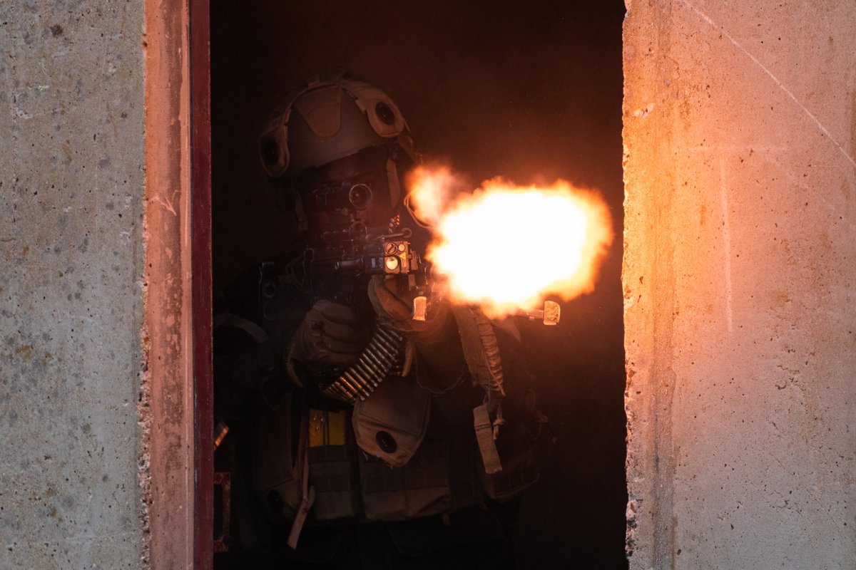 CDC94ri's tweet photo. En ce jour de la Saint Maurice, patron de l'infanterie, le régiment de la Garde souhaite une bonne fête à tous les fantassins 🪖💥

#cenzub #cenzub94ri #saintmaurice #fantassin #infanterie #armeedeterre  #armeefrancaise https://t.co/Gp3TxfSl6P