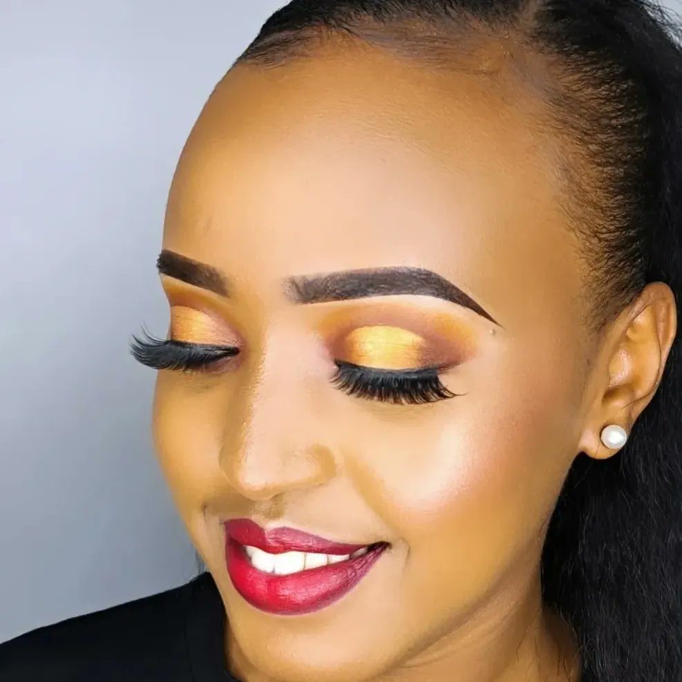 wakiowaks_'s tweet photo. More reasons to give me your monies. Book a make up session with me. Make up classes available. RT https://t.co/luaJNWMmzt
