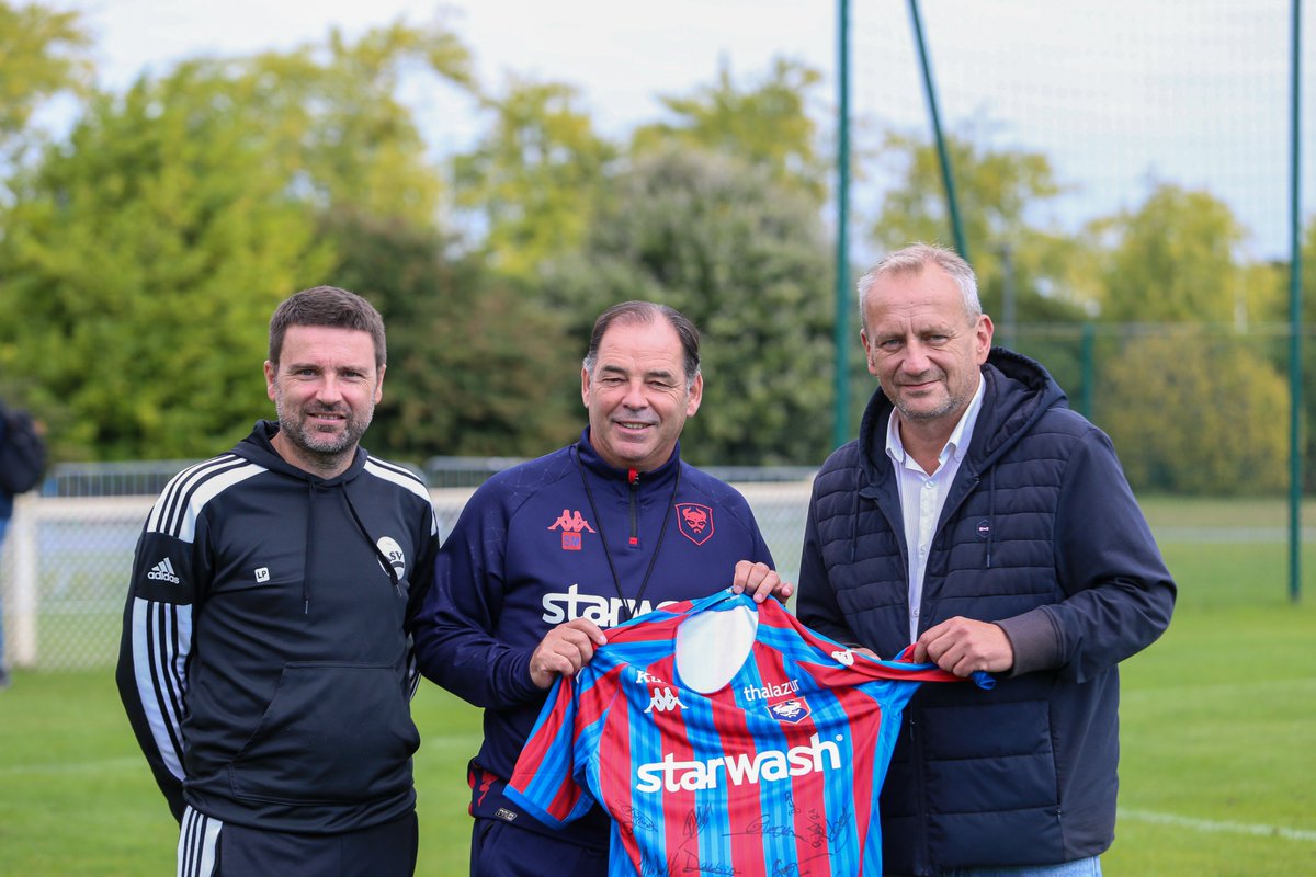 Mercredi matin, à <a href="/ASVerson_/">AS Verson</a> du président Samuel Lopez, le <a href="/SMCaen/">Stade Malherbe Caen</a> a remis au goût du jour les entraînements délocalisés dans les clubs régionaux, pour le plus grand plaisir des jeunes footballeurs en herbe. D'autres opérations similaires devraient suivre
📸 <a href="/DamienDeslande2/">Damien Deslandes Photographies</a>