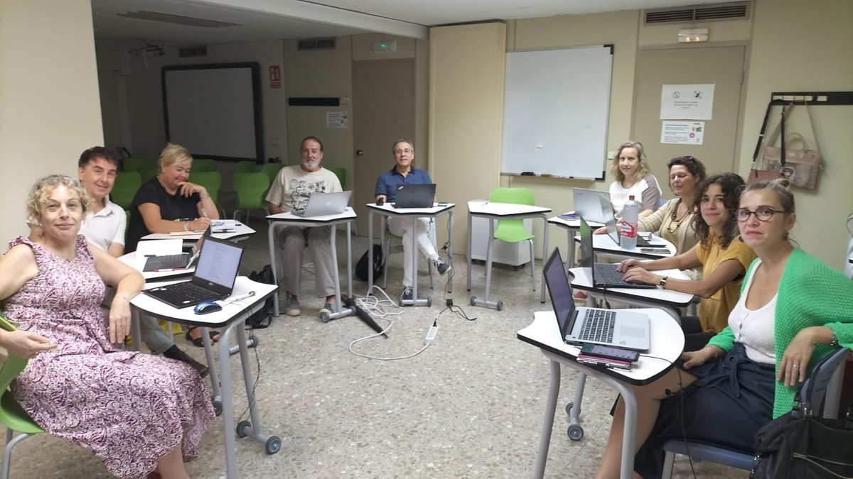 👩‍🦰👨‍🦳👩‍🦱 Primera reunió del nostre Consell Rector. Es plantegen nous reptes, objectius i estratègies per al nou curs. 🙌 #UCEV