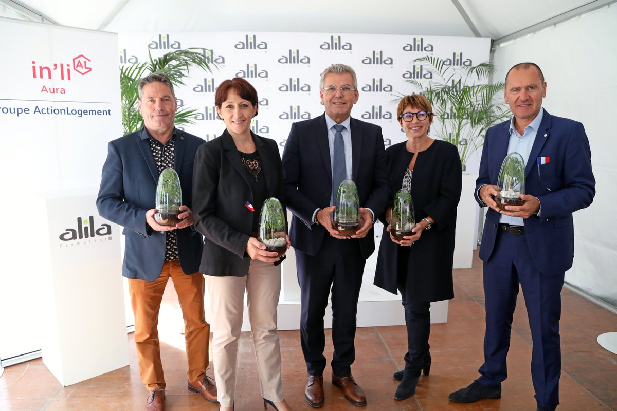 AlilaPromoteur's tweet image. 🏗 #ALILA est fier de vous présenter sa nouvelle résidence &quot;Le Clos du Marais&quot; à Nivolas-Vermelle (38) ! 🏡 Livrée à @SDH_Officiel et @inli_officiel AuRA, elle propose 39 #logements sociaux de qualité et à prix maîtrisés en LLS et LLI.
#LogementpourTous #HLM