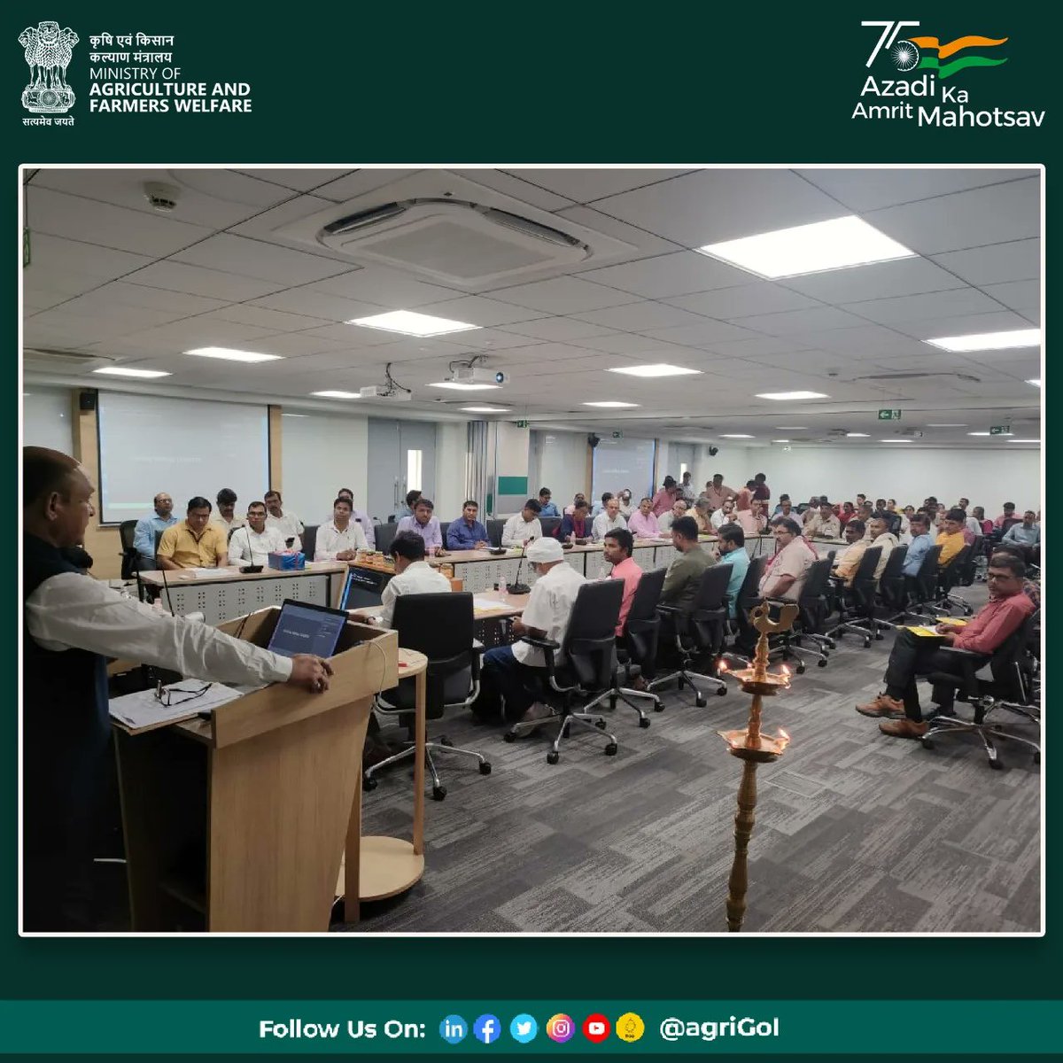 AgriGoI's tweet photo. Dr. Abhilaksh Likhi, Additional Secretary, DA&FW, inaugrated the National Workshop on 'Role of Agri- startups in honey value chain' today at National Seed Research Training Centre (#NSRTC), Varanasi, organised by National Bee Board, DA&FW, MoA&FW, GoI.
#agrigoi #honeymission https://t.co/14I6rTBnCo