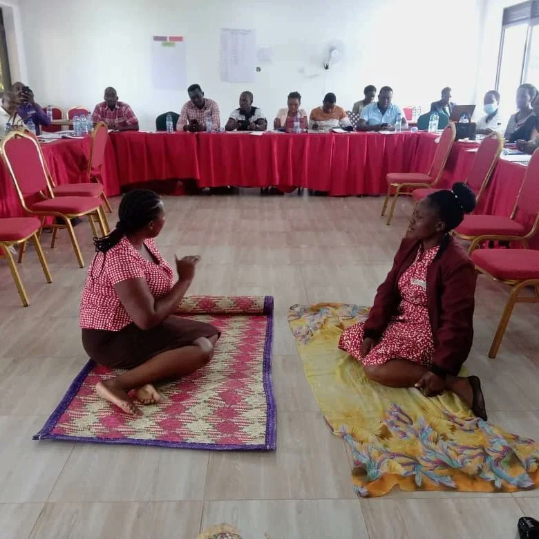 SeekGsp's tweet photo. GSP trainer demonstrates skills for counselling children. Sitting on the same level with a child helps to make communication easy.
#GSPtraining
#GSPforhealthworkers
#GSPforchildren
#mentalhealthug https://t.co/dFrtmU4GXt