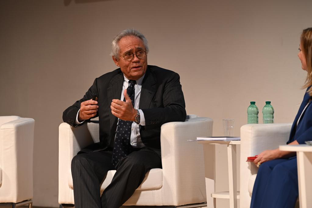 Corepla_Riciclo's tweet photo. Il Rapporto di #Sostenibilità che presentiamo oggi testimonia un risultato di cui siamo molto soddisfatti. Il nostro Paese è infatti al vertice del contesto europeo in tema di raccolta, riciclo e recupero degli #imballaggi in #plastica - Giorgio Quagliuolo https://t.co/m5GX5G1SwV