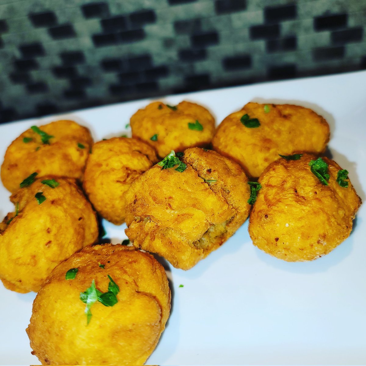 LeSherKitchen's tweet photo. Fried Breadfruit Dumplings ๐ฒ๐คฏ๐๐ฅฐ. What You Having These With?? ๐๐พ๐๐พ๐๐พ
#breadfruit #dumplings #loveyou #veganism #healthyfood #toronto #LeSherKitchen #caribbean #foodlover #jamaica #cateringservice #foods #jamaicafashion #foodporn #foodgasm #infusion #jamaicanfood #foodblogger https://t.co/d2QABDDf2o