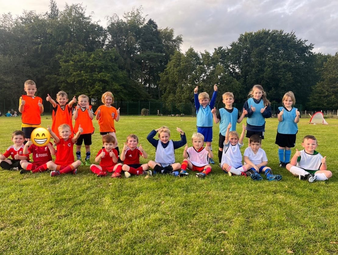 BmoCoaching's tweet photo. A busy Wednesday for us!
- Ysgol SΓͺr at @llwynyreos
- Bl 5 after school club at Llwyn Yr Eos π
- KS2 after school club at @stpadarnsrcp β½οΈ
- BMO Bears at @machynllethfootballclub π» (congrats to Oliver - player of the session!) !
#bmocoaching #beactive #schoolsport https://t.co/dNeateV84R
