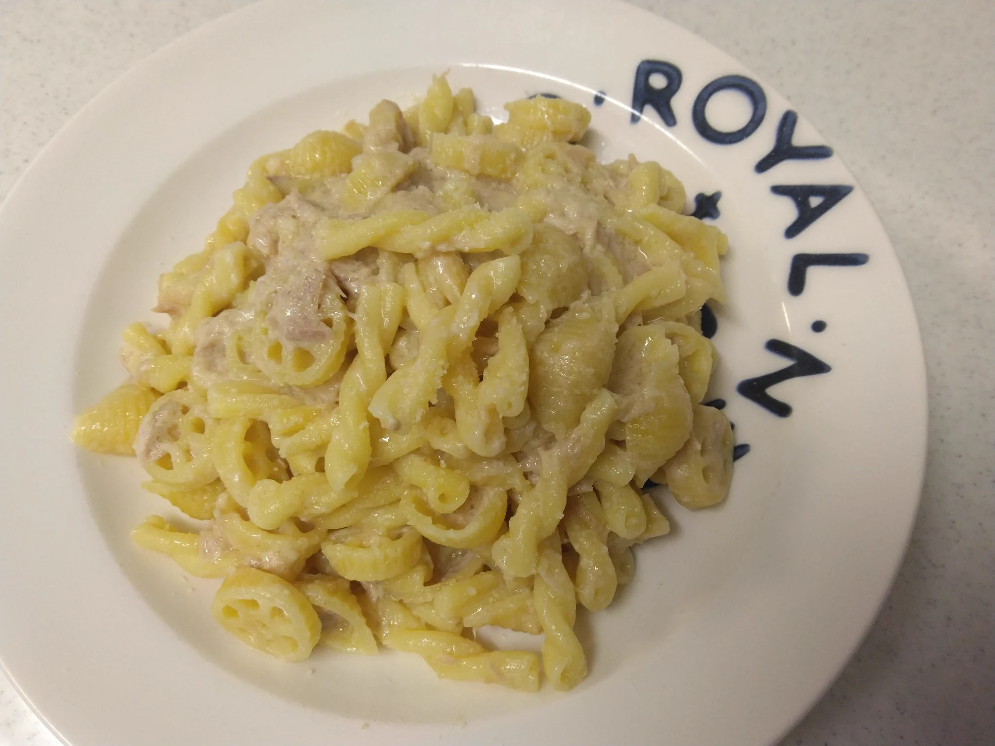 せっかく見たのでサラダマカロンで作ってみたよ！うん、美味しいよ(๑´ڡ`๑)  