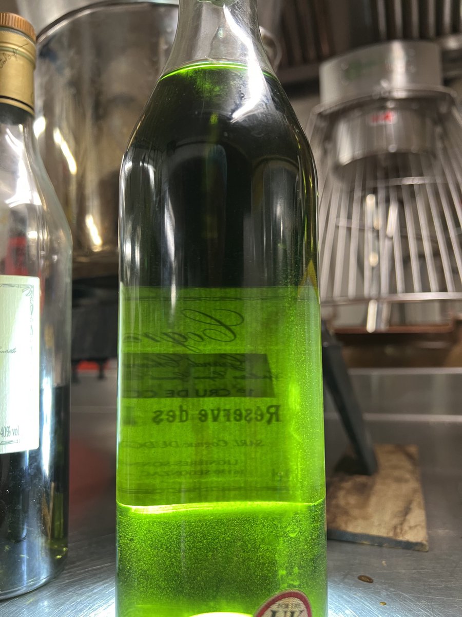 WilliesCacao's tweet photo. Just making some Absinth caramels out the wondrous distillation of Atelier du Bouilleur! https://t.co/bbdgu5RkY9