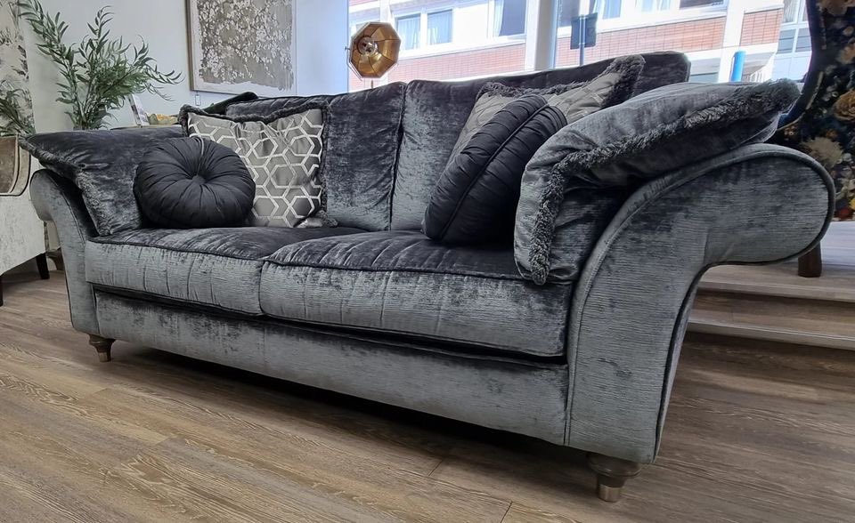 HuntersofDerby's tweet image. *CLEARANCE EVENT*

We’ve recently rearranged our showroom so we have great savings on quality furniture.

Clearance items are available immediately for collection or delivery.

Visit the website or take a browse around the showroom. 

huntersfurniture.co.uk/collections/cl…
