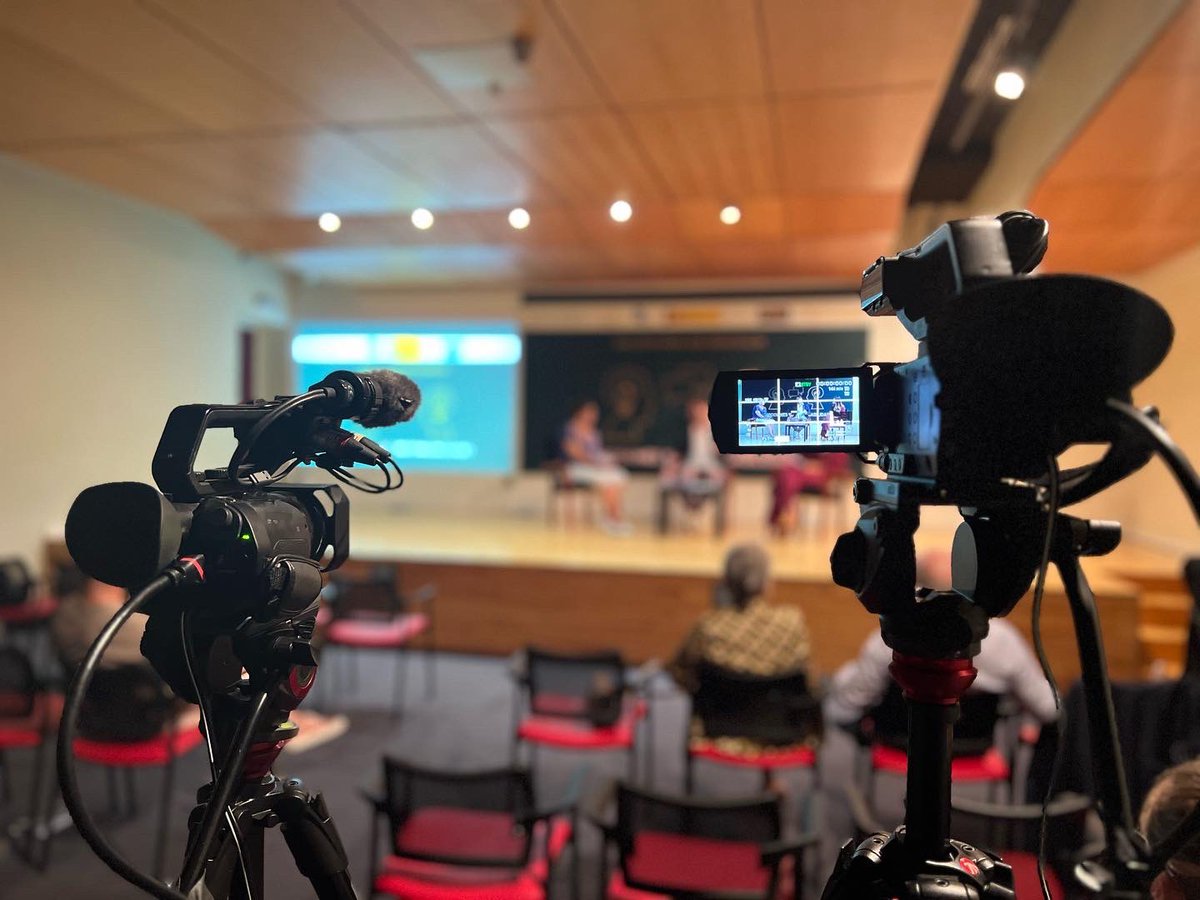 Spiinoff's tweet photo. 🔴 Acabamos 2 días de Streaming multicámara 🎥conexiones en remoto y salida a Youtube, con los compañeros de @meraki_cultura .
.
👉🏻 Trabajando con cámaras Sony , equipos Blackmagic y software Vmix.
.
#streaming #eventos #audiovisuales #productora #blackmagic #vmix https://t.co/uqAJVaWye4