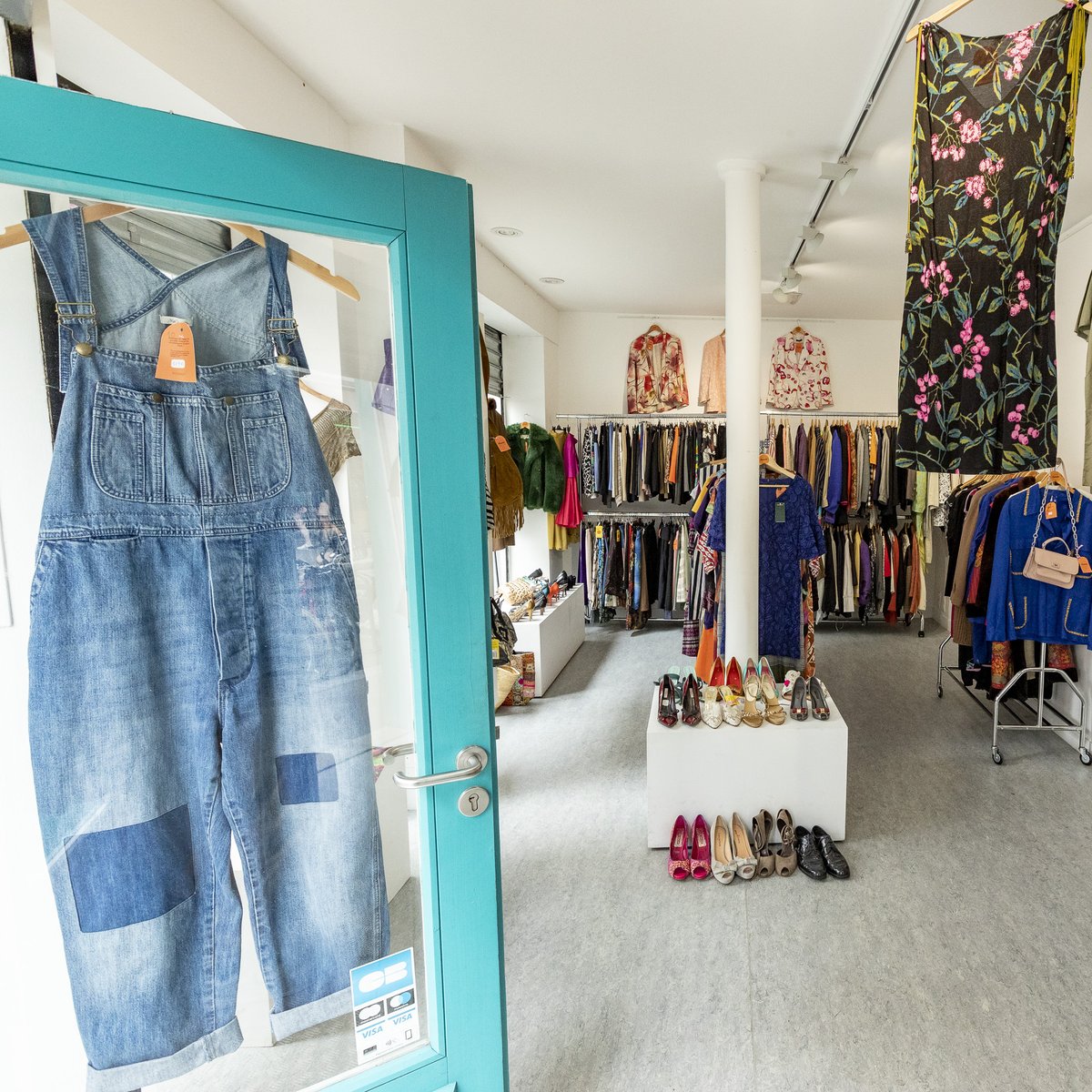 pariscommerces's tweet photo. Passionnée de pièces rares, Léa Ngo Dibong a fait de sa passion son métier en créant MJ Vintage et Créa, un concept-store qui mêle vintage & upcycling.
Dans sa boutique, elle propose de véritables trésors.
👉 Jusqu'au 13 nov dans le #Testeurdecommerce
📍67 rue Sedaine #Paris11 https://t.co/iv3MK8JSYY
