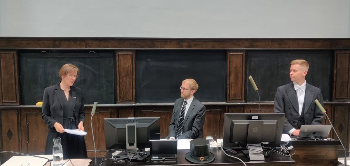 Last Friday, we had a great doctoral defence by Vili Auvinen on drug release and cellulose nanofibers. Well done, Vili! Big thanks also go to the opponent, Professor Monika Österberg! See the whole thesis here: helda.helsinki.fi/handle/10138/3…